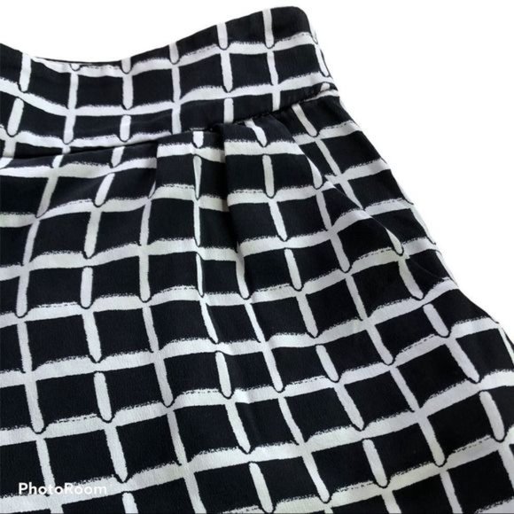 Wilfred Aritzia silk geometric checker shorts - Picture 2 of 6